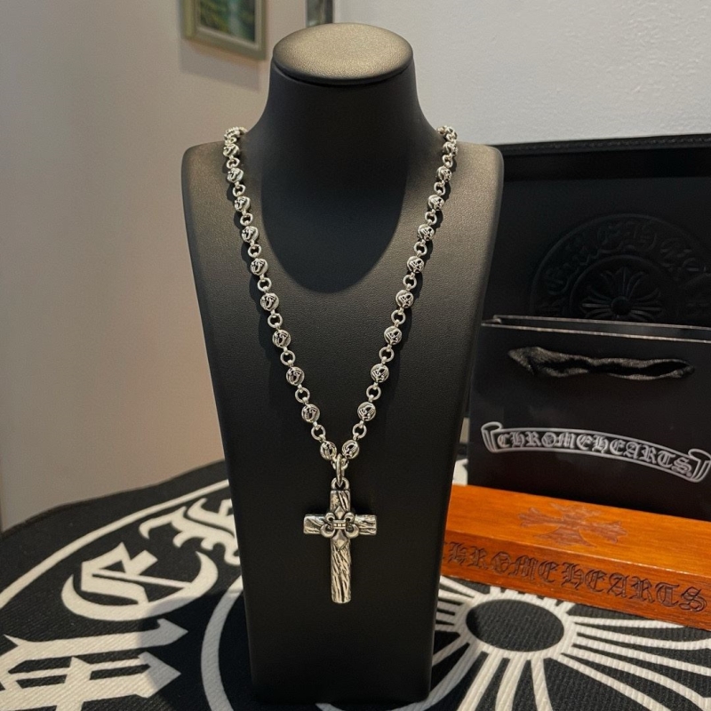 Ch**me He**ts necklaces